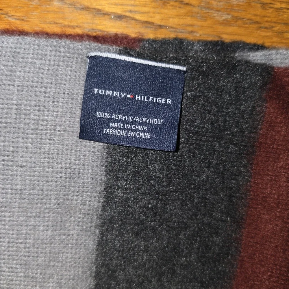 Tommy Hilfiger Men's Scarf  Grey Burgundy New Hat NOT Included $98 Retail